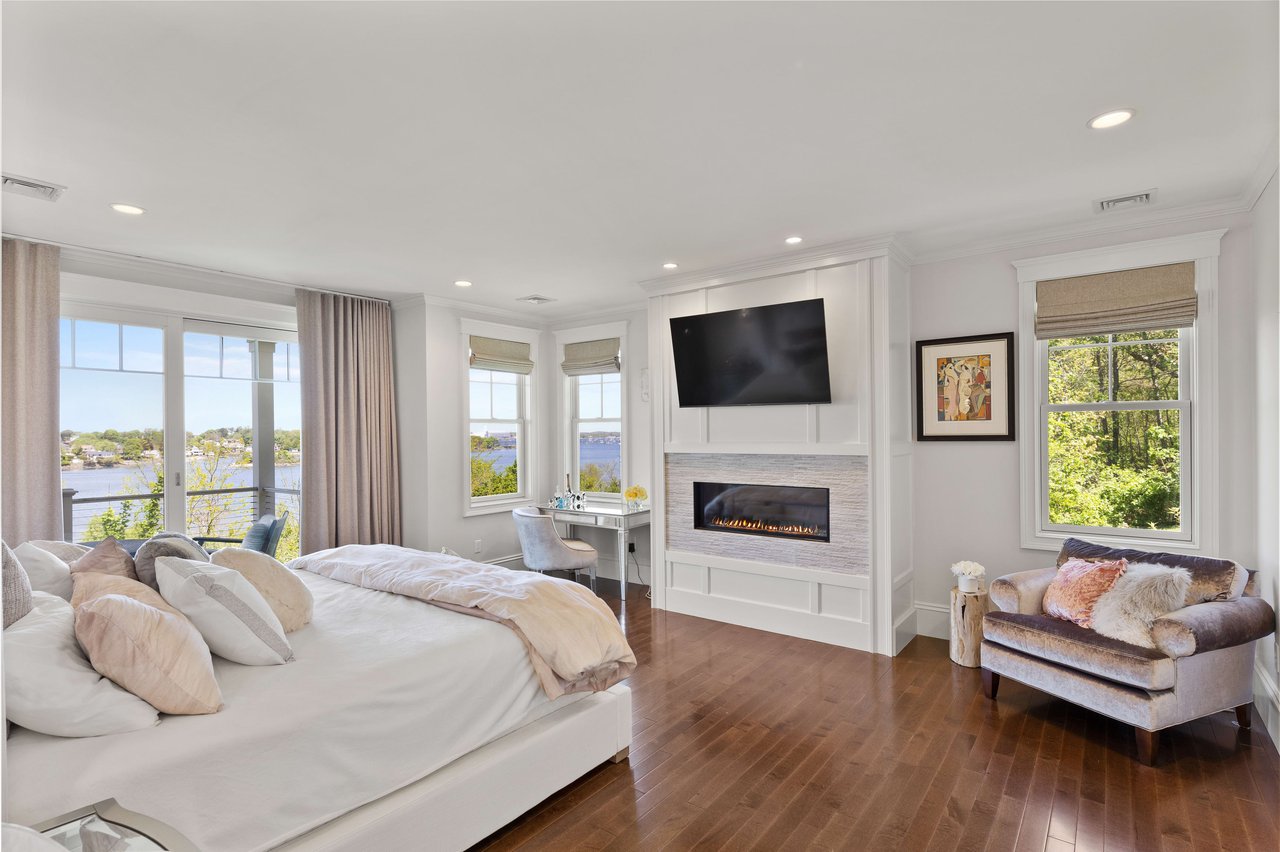 84 Robert Road, Marblehead