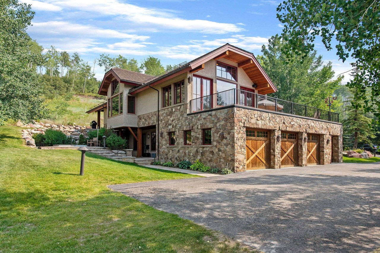 Beautiful Home with Ski-in/Ski-out Access  