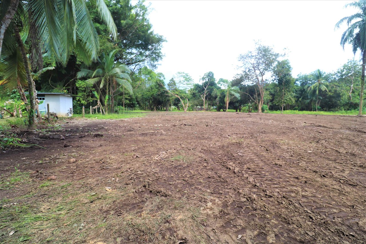 5000 Square Meter Lot, Residencial or Commercial, 400 Meters From the Beach.