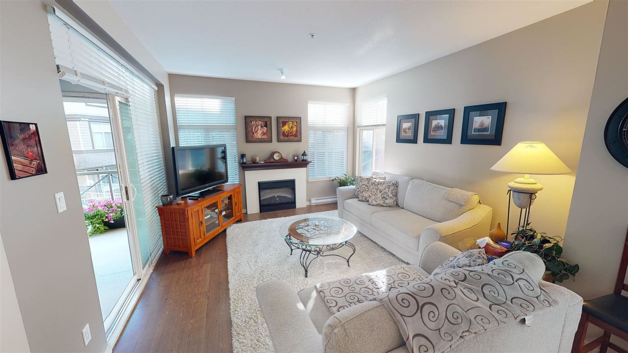 302-33328 E Bourquin Cres