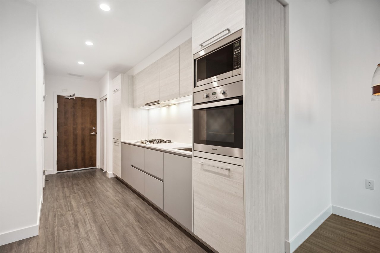 110-523 W King Edward Ave