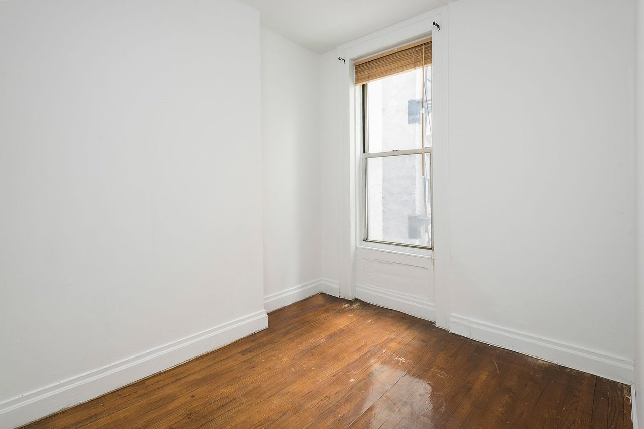 240 Lafayette Street Unit: 3