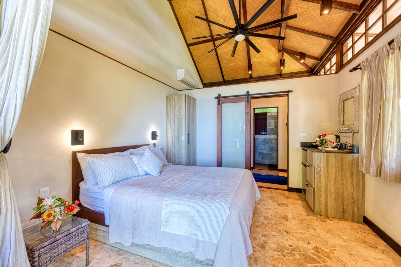 Boutique Hotel Overlooking the Pacific Ocean