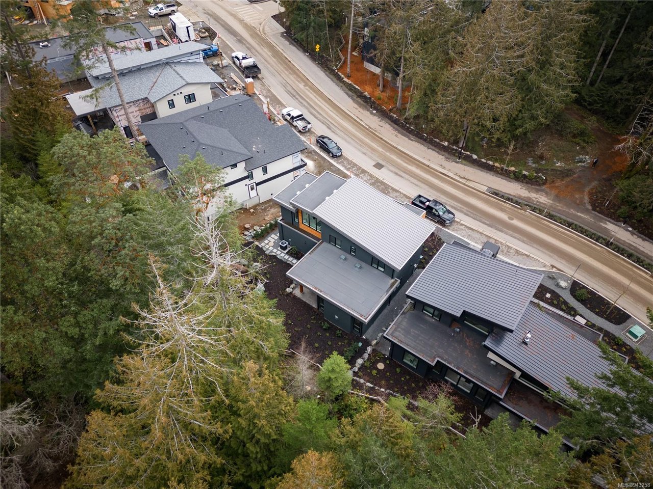 3905 Olympian Wy