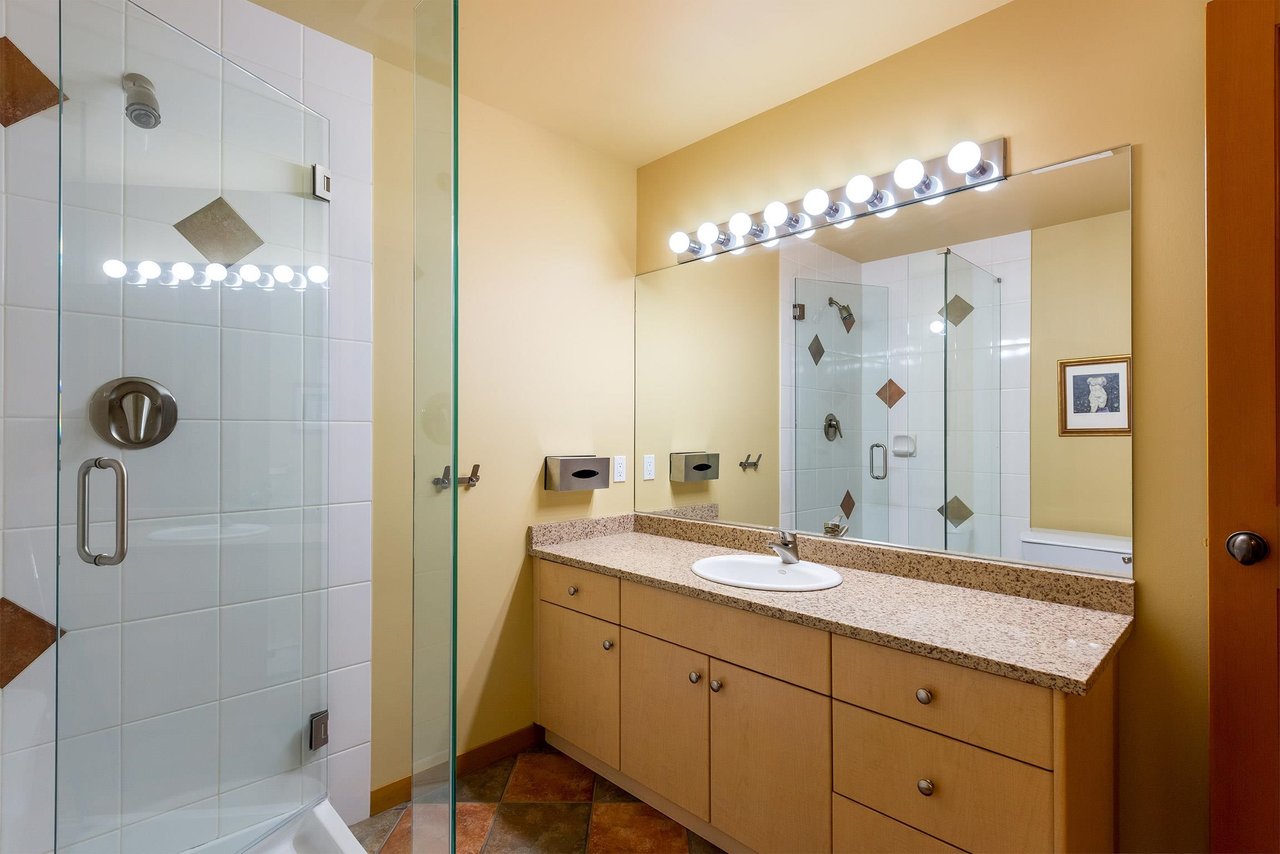 8107 Muirfield Cres