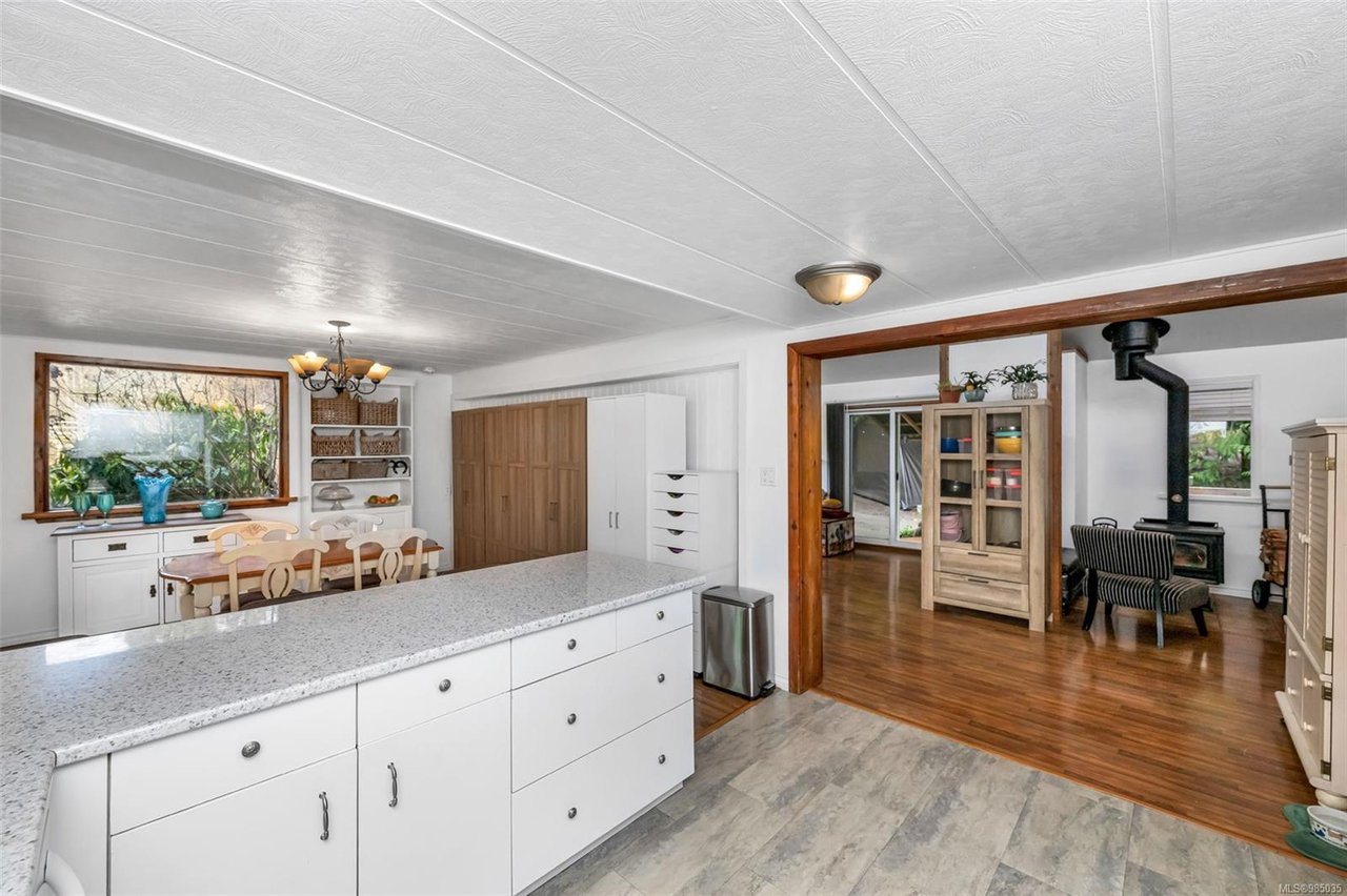 3398 Ridgeview Cres