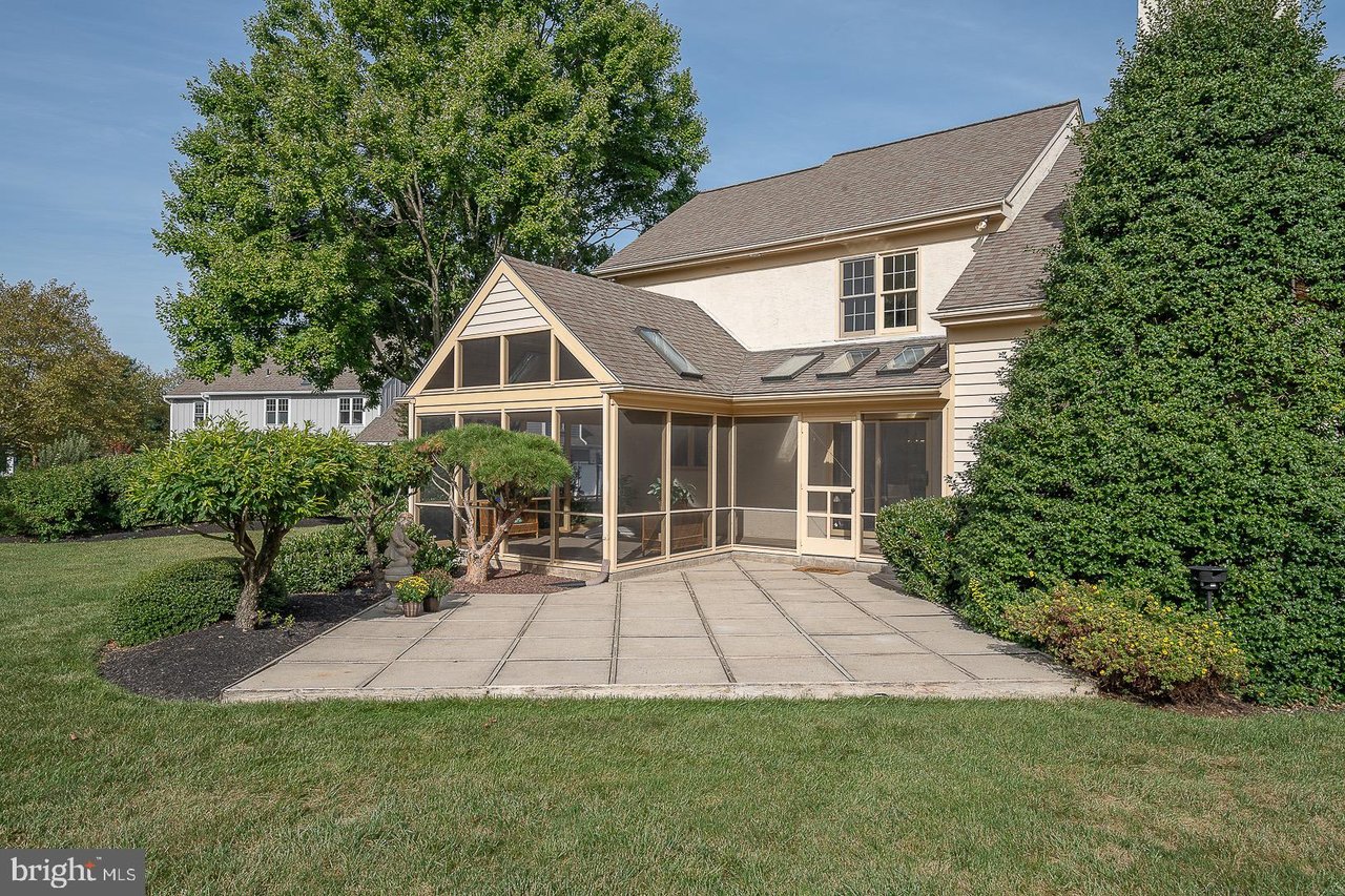 25 Autumn Hill Ln