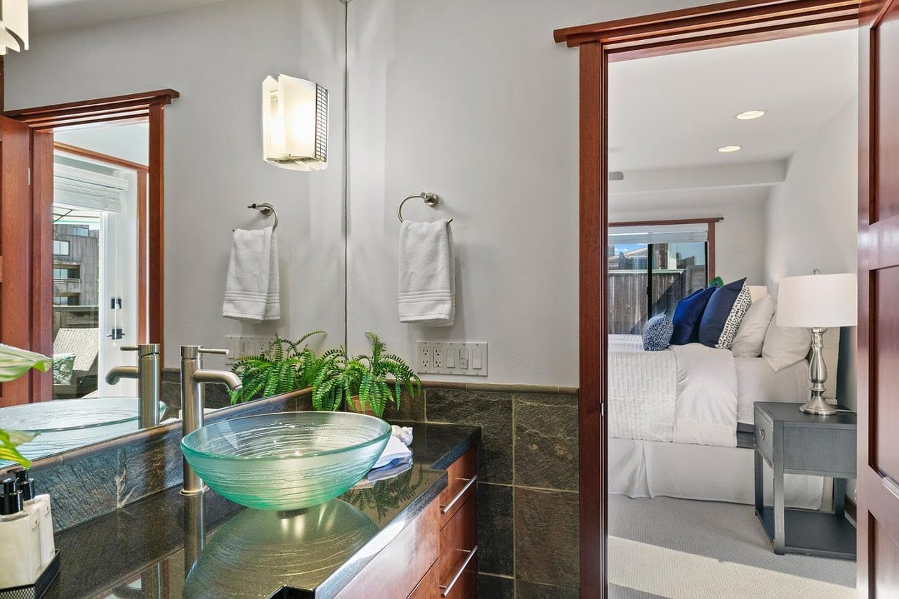 1 Surf Way APT 211