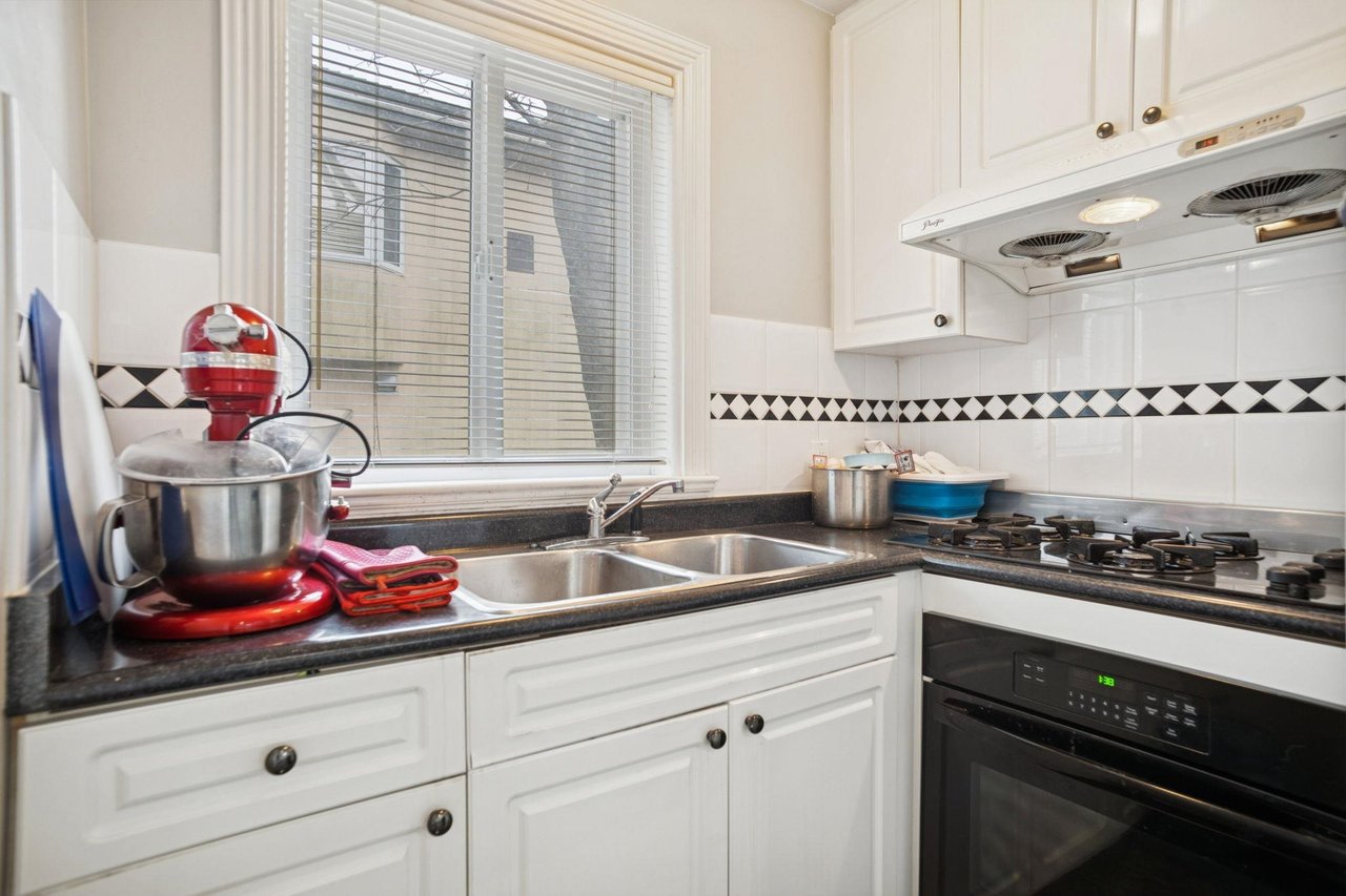 2085 Qualicum Dr