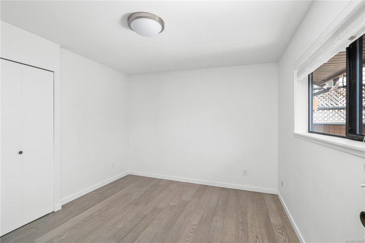 4101 Scoones Pl, Saanich