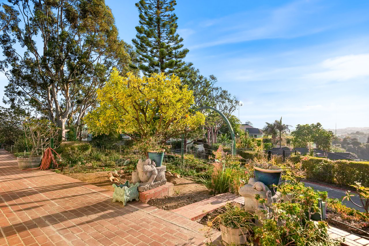 1425 Chautauqua Blvd