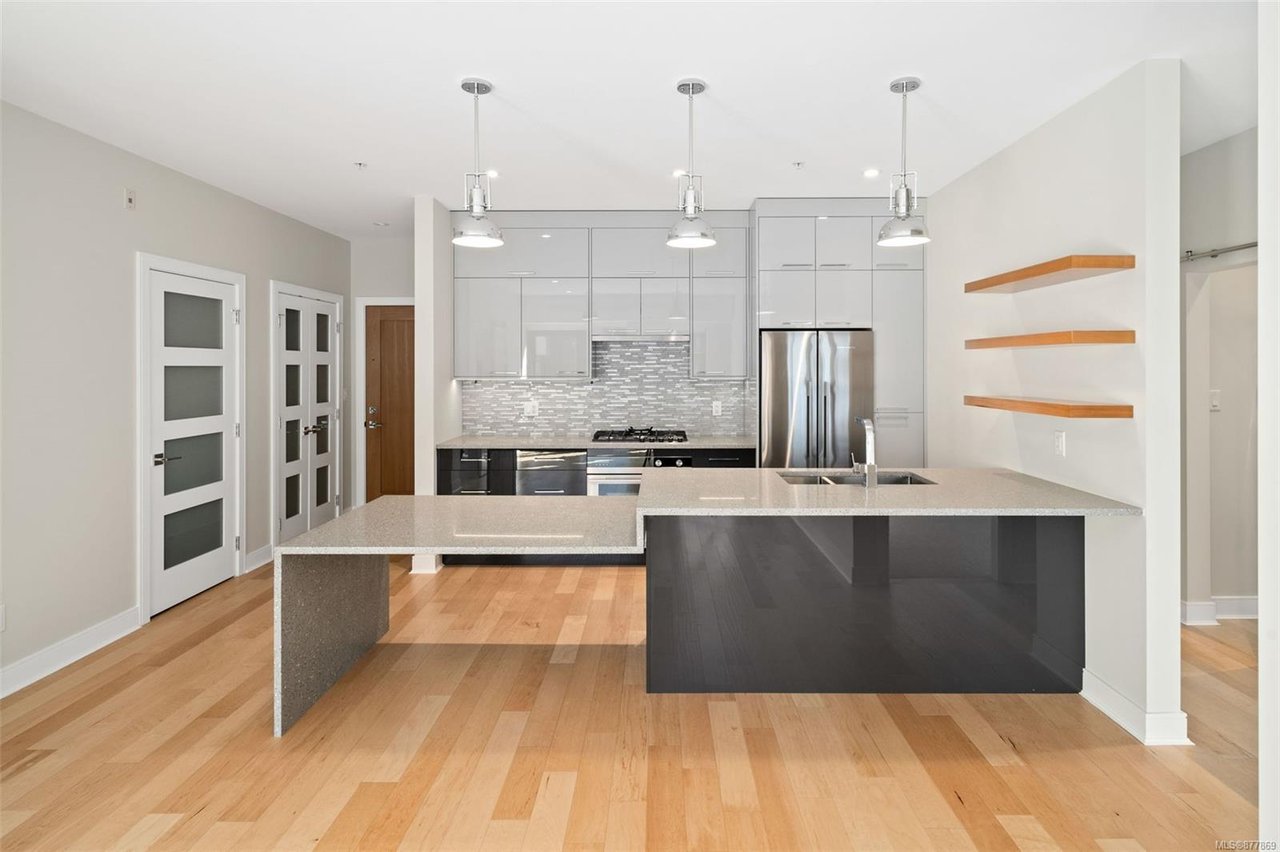 N212-1105 Pandora Ave