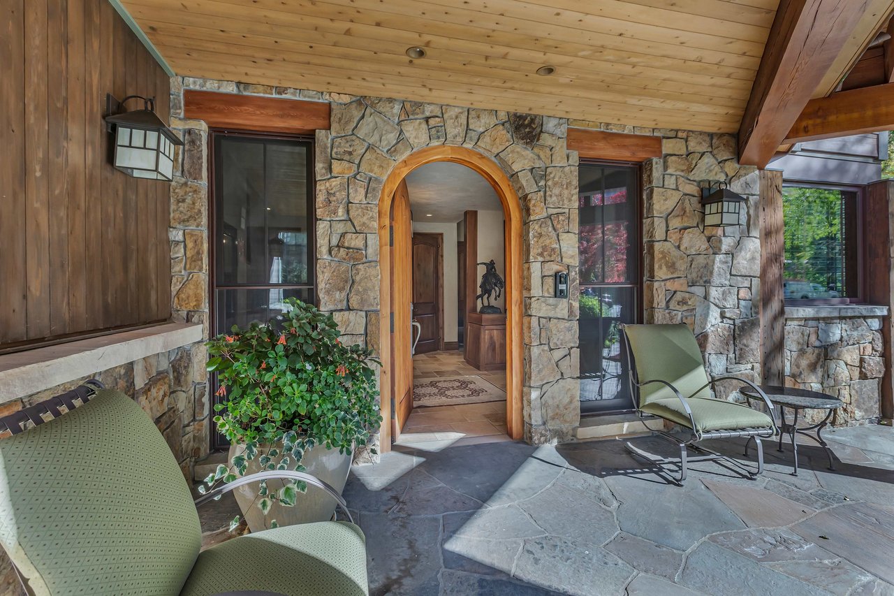 Magnificent and Timeless Mountain Home in Aspen 