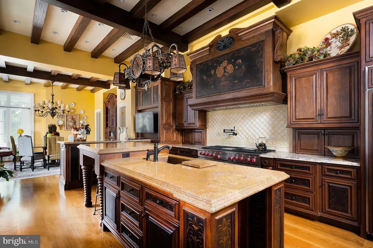 27189 Island Creek Rd 