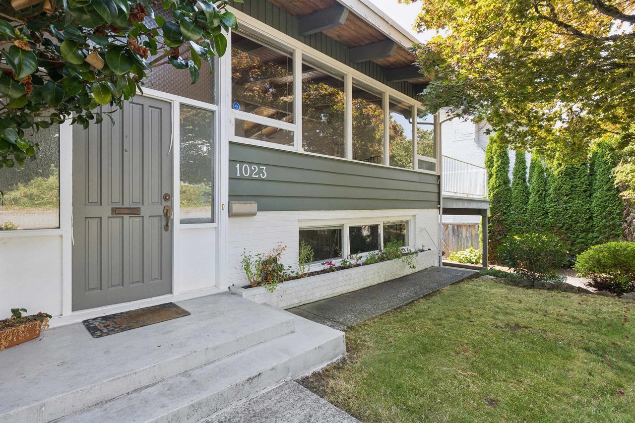 1023 Arlington Cres