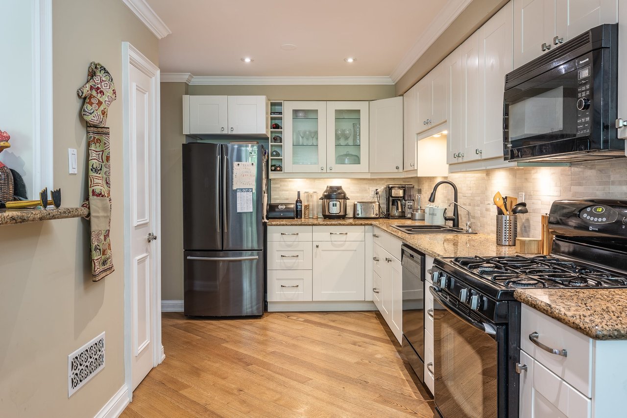 FAMILY TOWNHOME OFF THE PARK
