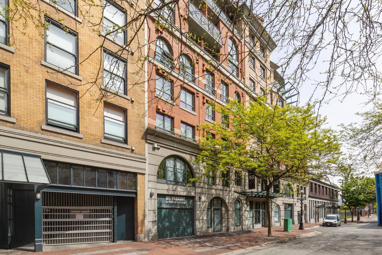 301-55 Alexander St
