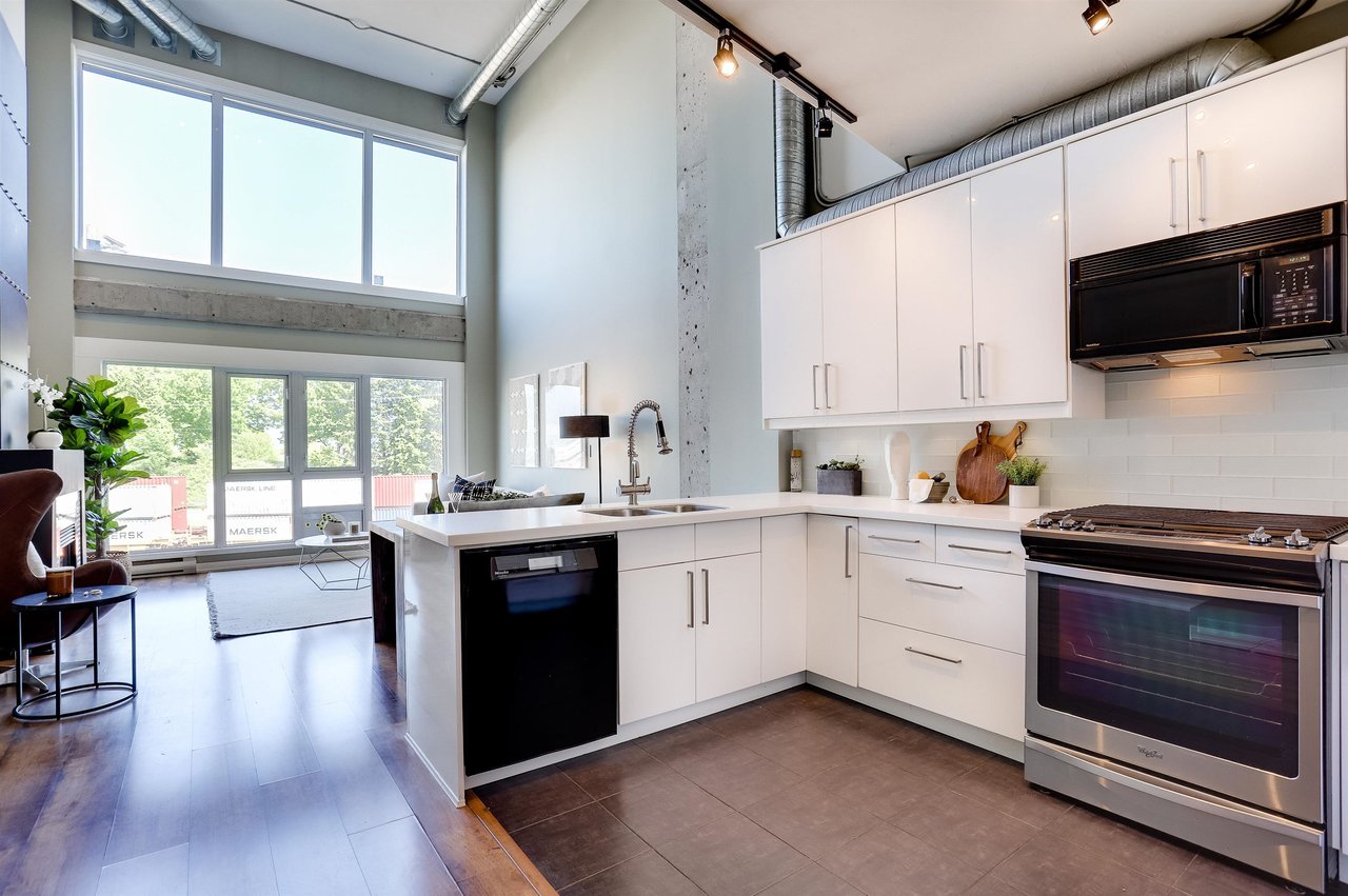 309-27 Alexander St