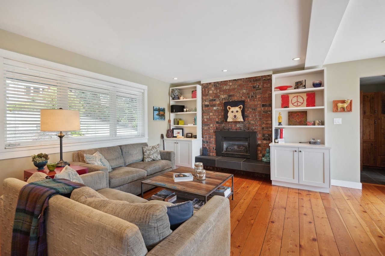 1253 Bracknell Cres