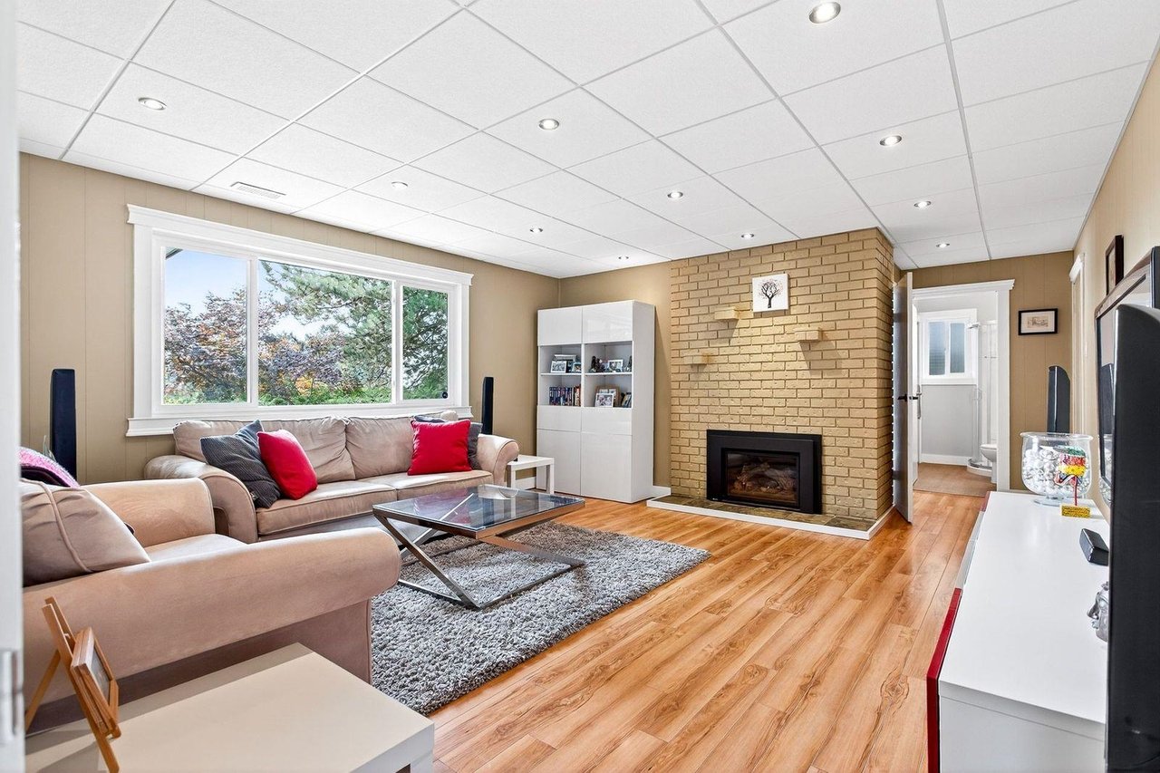 320 Dartmoor Dr
