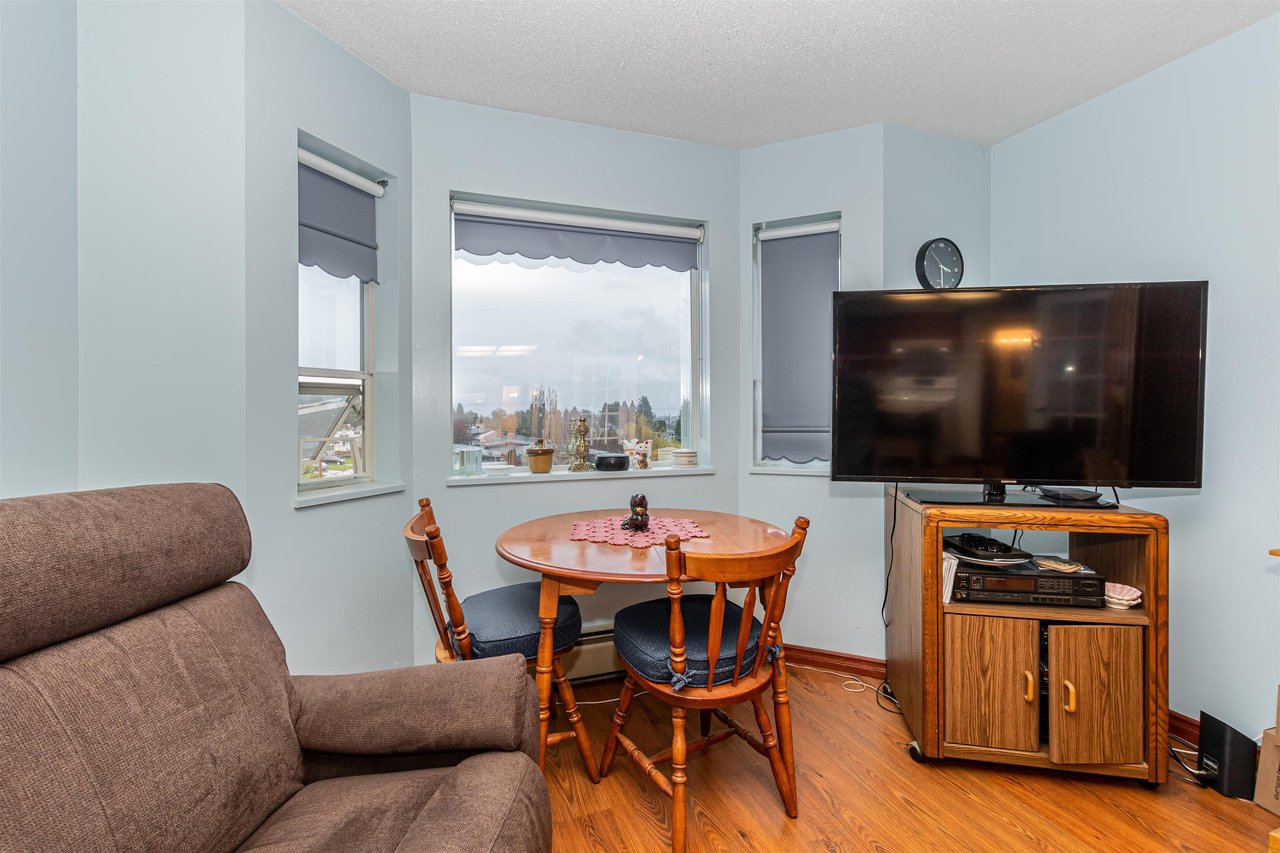 313-8725 Elm Dr