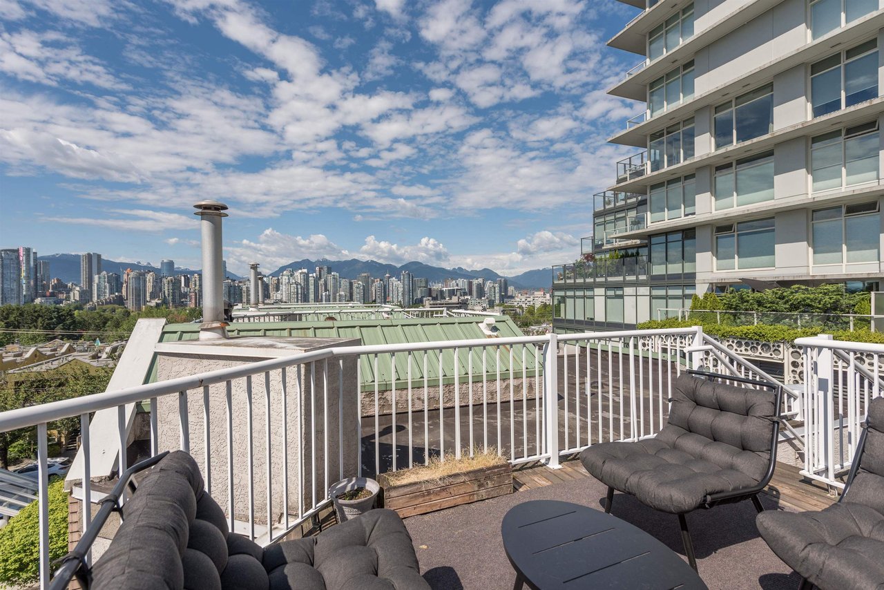 208-788 W 8th Ave