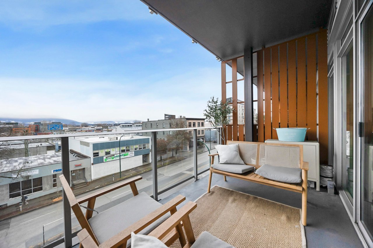 404-256 E 2nd Ave