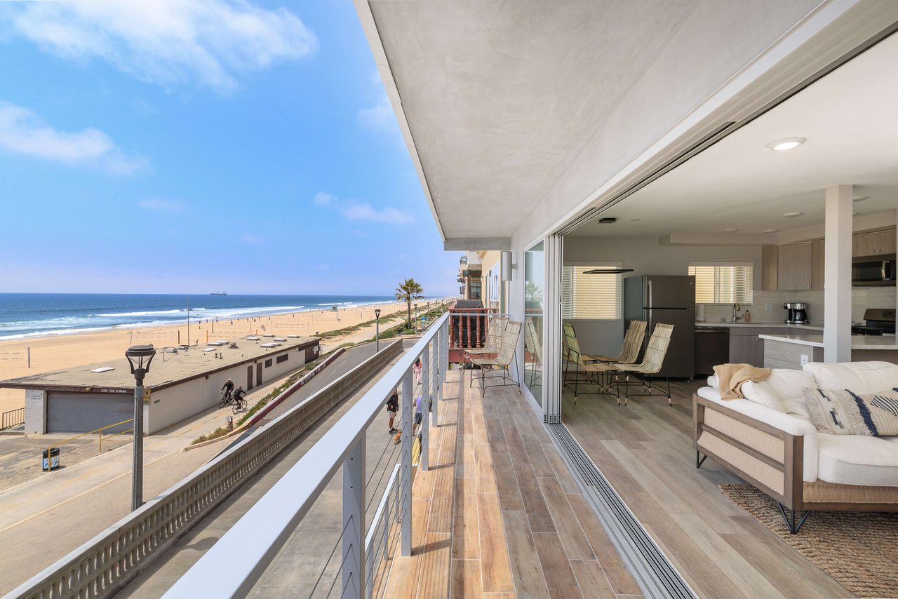 2208 The Strand