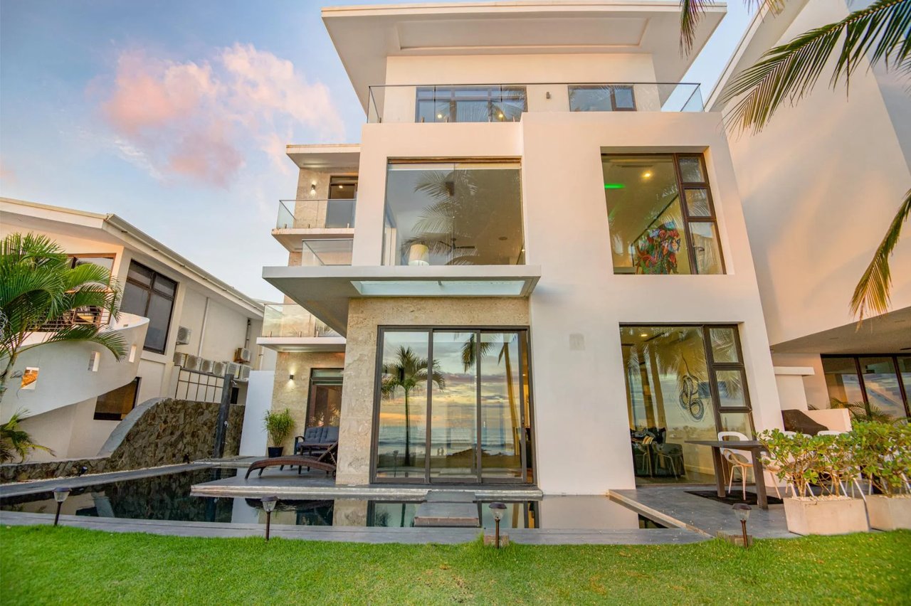 Titled Beachfront Luxury Estate, Jaco, Puntarenas