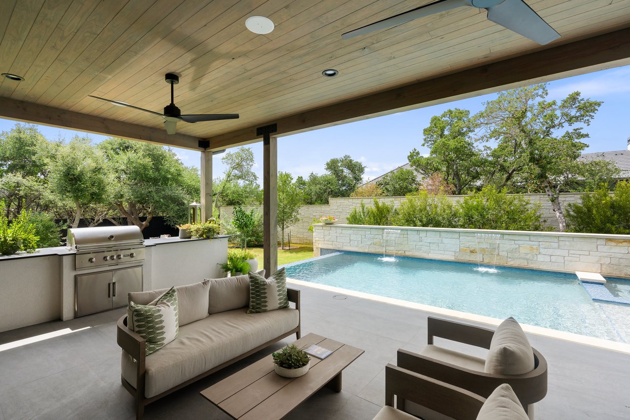 Austin-Elegance in Lake Travis ISD