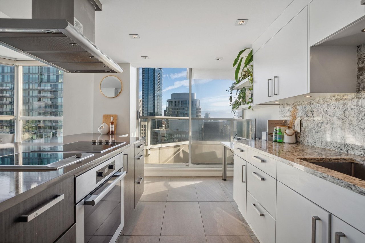 2702-717 Jervis St