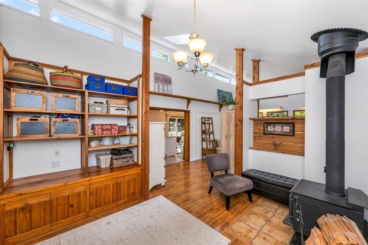 3398 Ridgeview Cres
