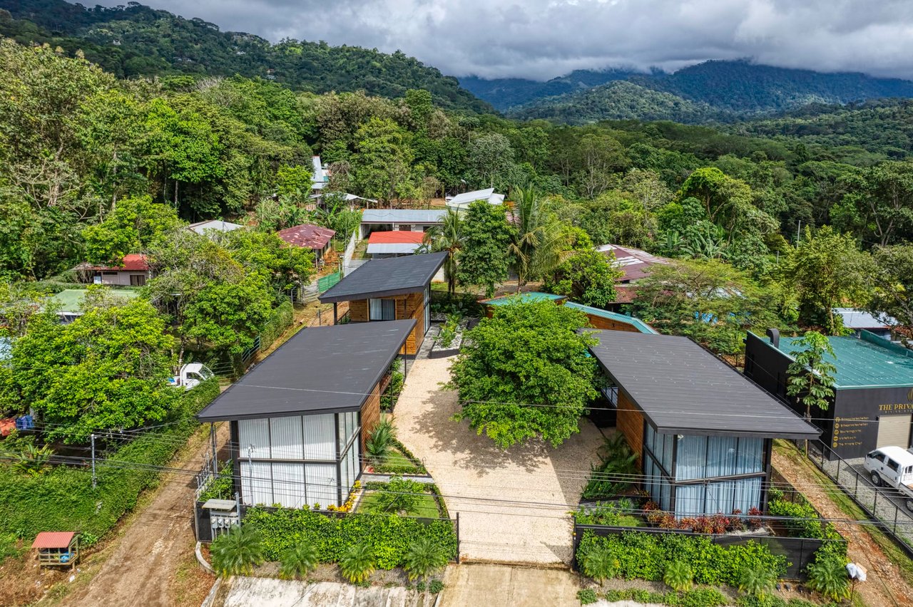 Modern Tropical Villas walking distance to Uvita Town