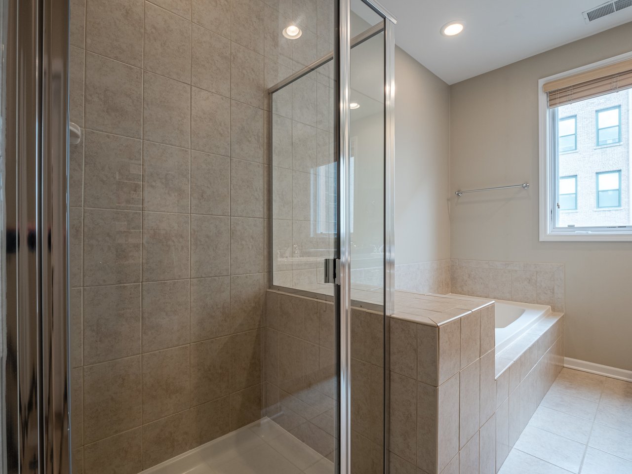 1351 W Altgeld Street # 3F