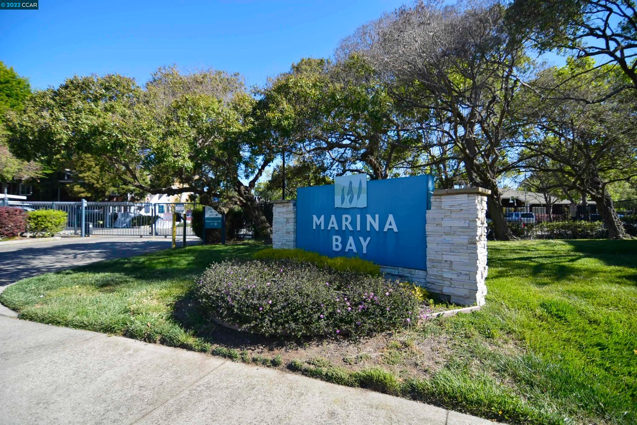 205 Bayside Ct