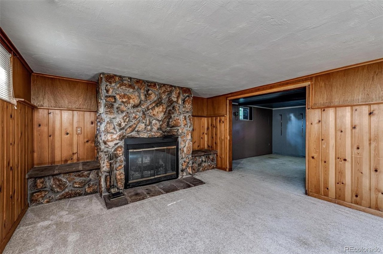 2745 S Zurich Ct