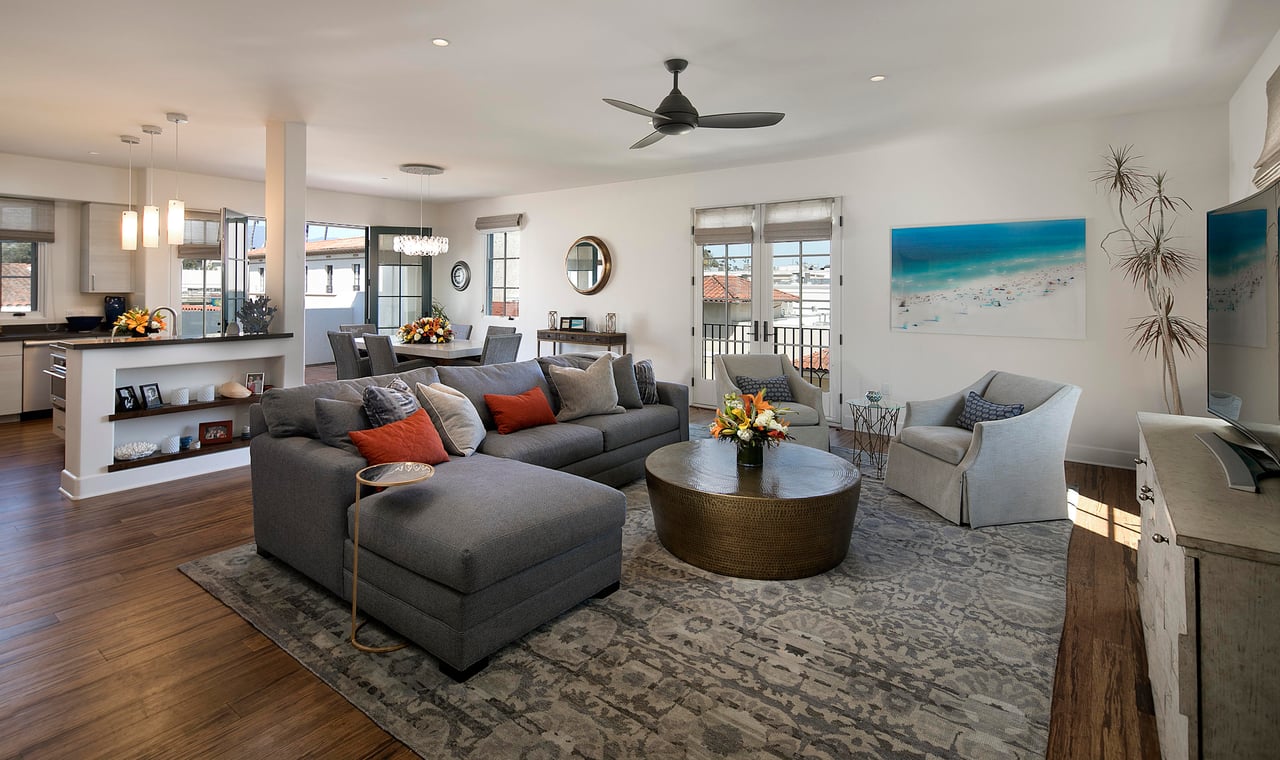 18 W Victoria St, #215