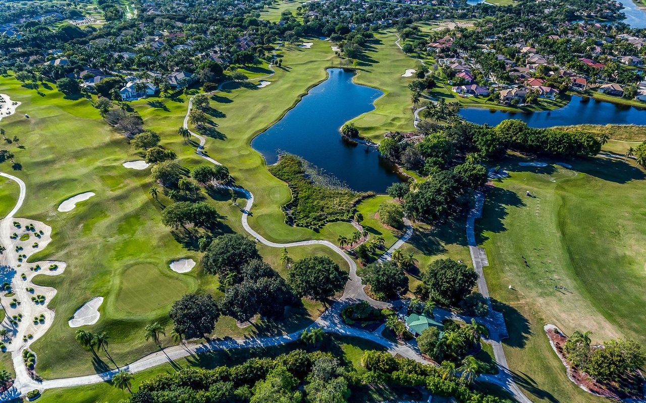 NAPLES GRANDE GOLF CLUB