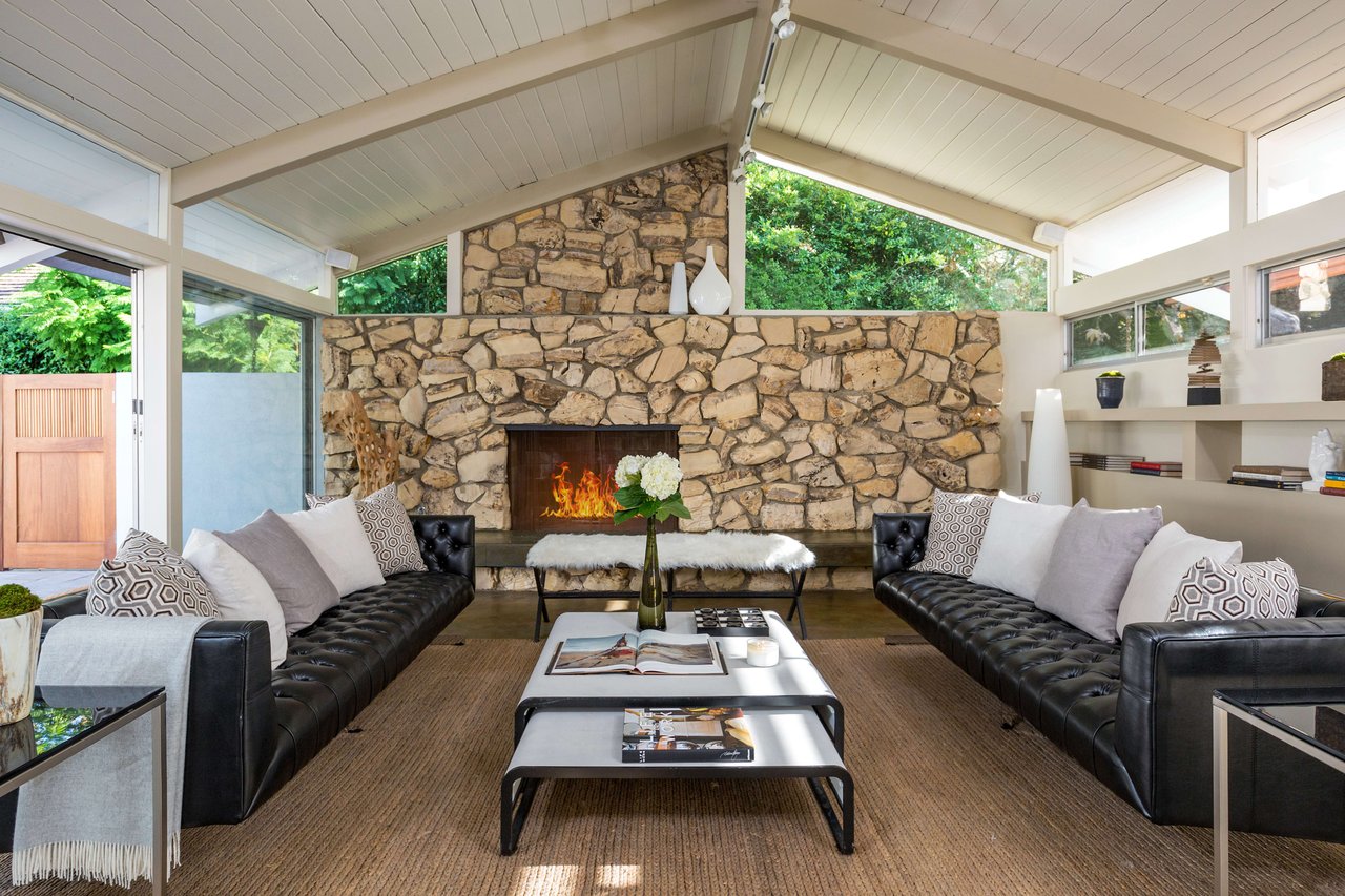 2492 Mandeville Canyon Rd