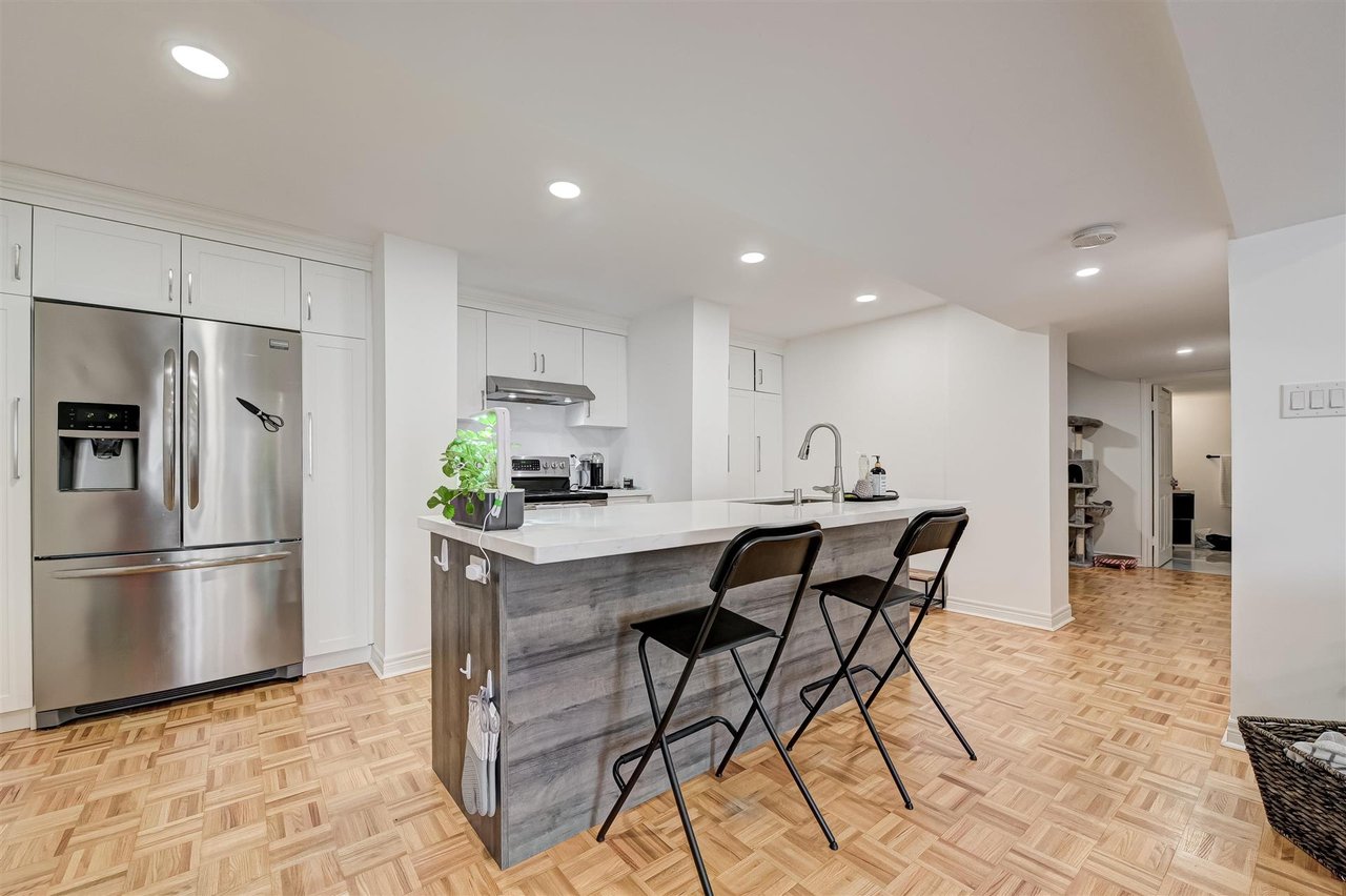 26 Bethune Blvd