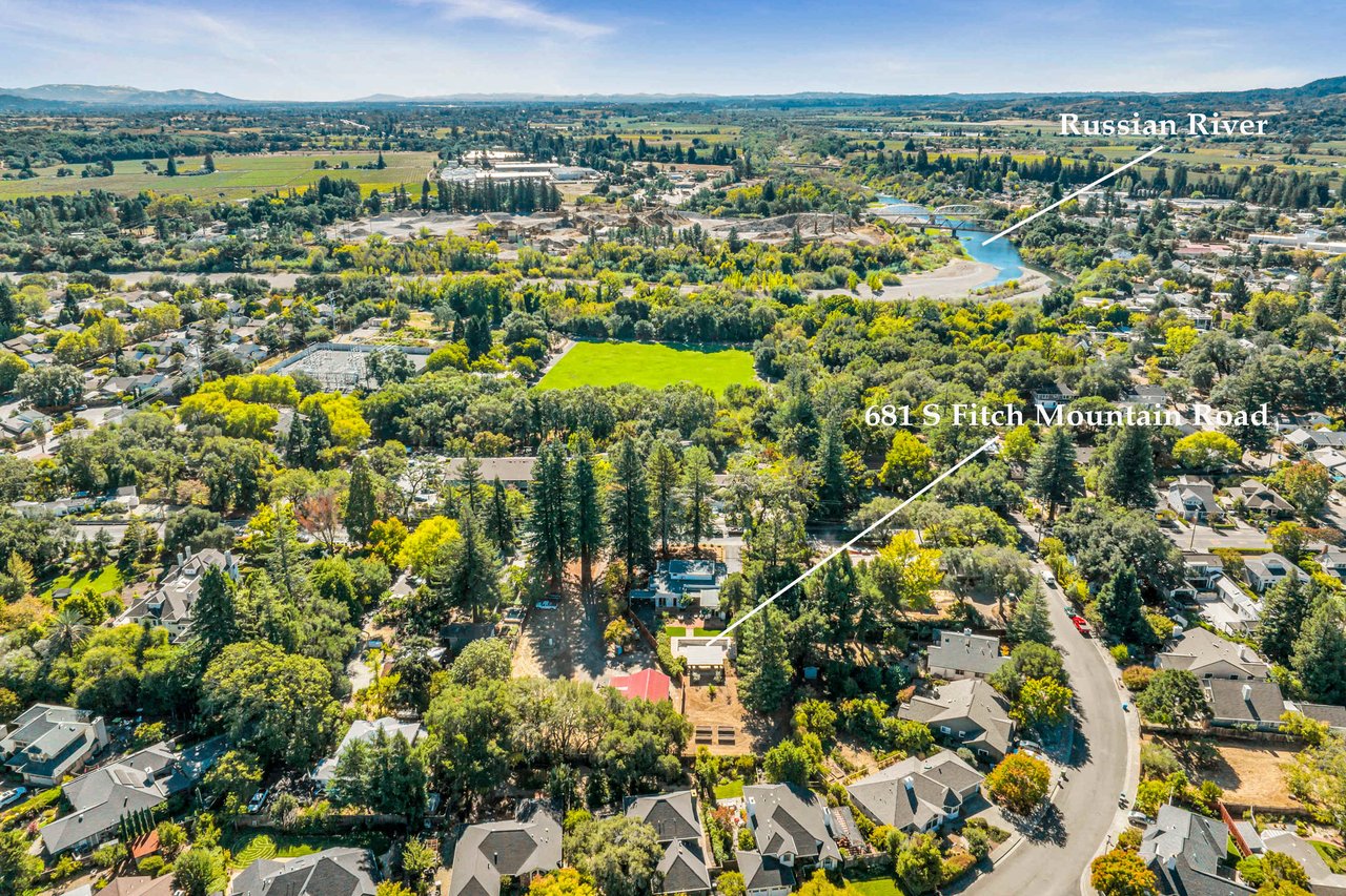 Healsburg Downtown Estate
