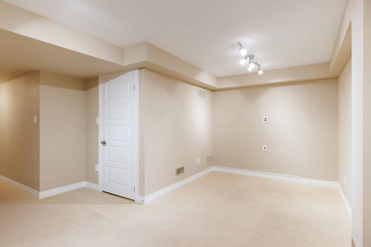 14-4165 Upper Middle Road Unit: 14