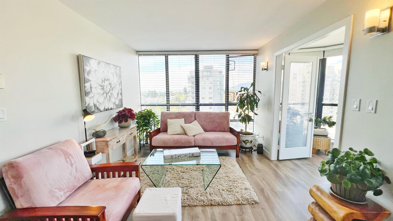 905-3438 Vanness Ave