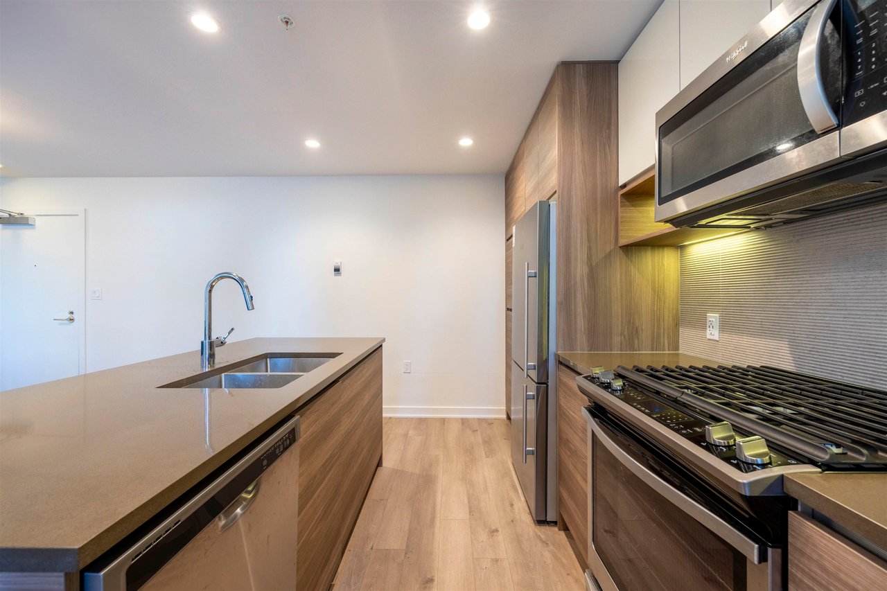 112-8850 University Cres