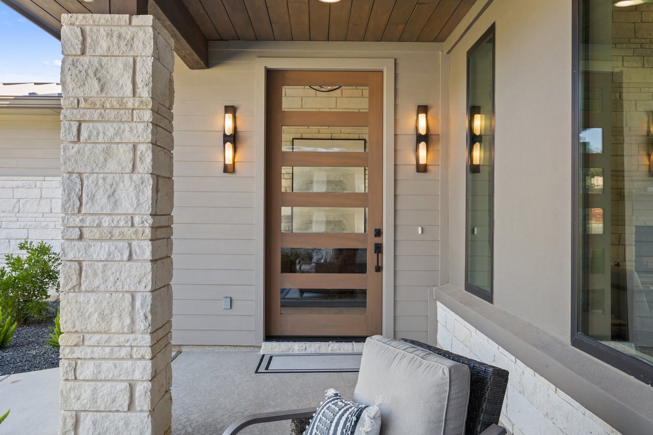 Bee Caves Single Story with Air Conditioned 2nd 2-Car Garage/ADU