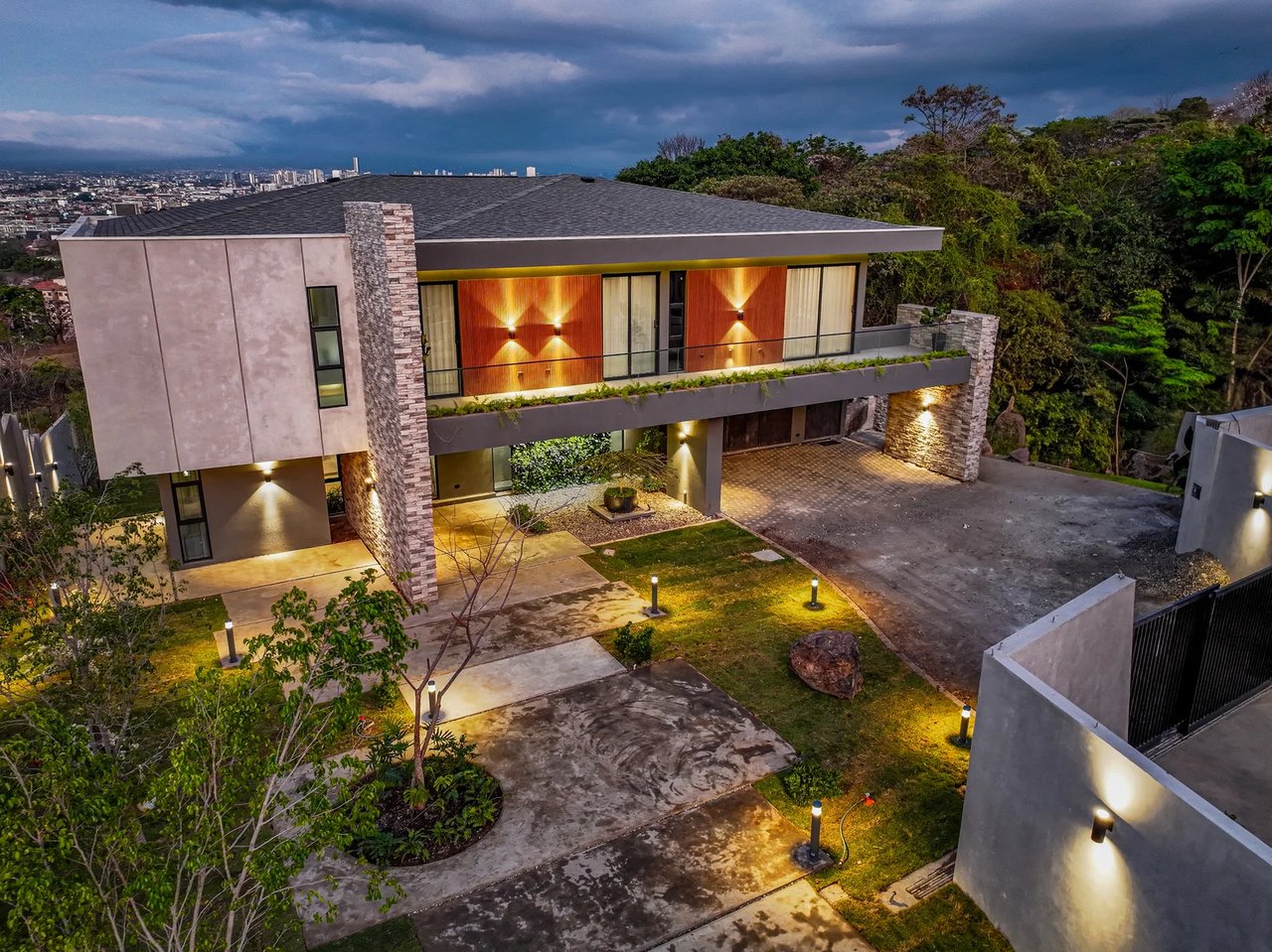 Panoramic City View Estate Home, Escazu, San Jose