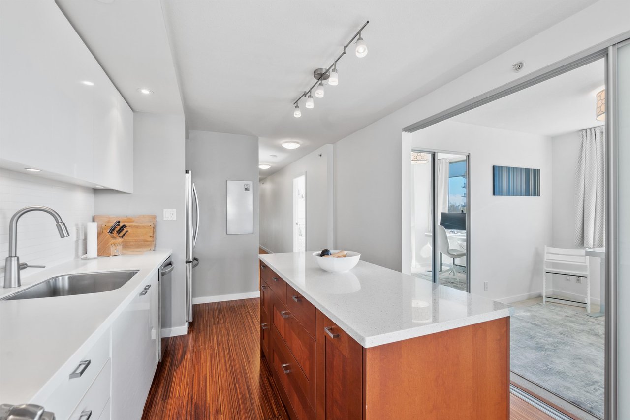 509-328 E 11th Ave
