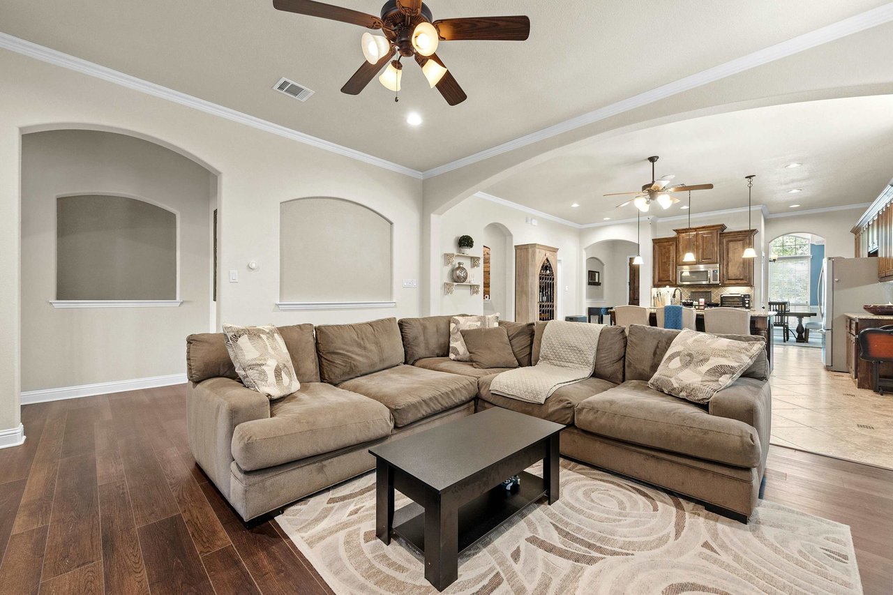 Beautifully Appointed Single-Story in Oak Creek: Modern Floors and Screened-In Patio Overlooking Green Space w/ NO Backyard Neighbor!