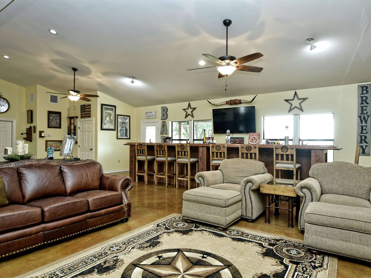1138 Skyline Dr