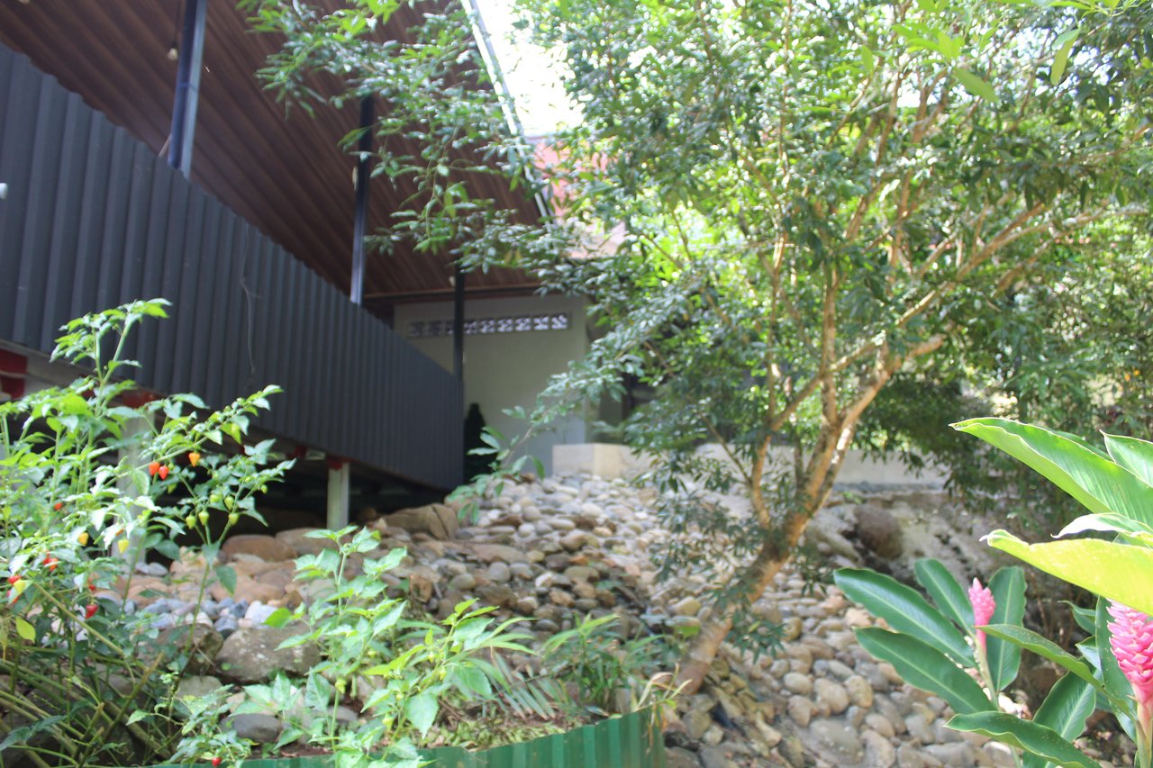 Spacious 2 Bedroom Minutes to the Beach